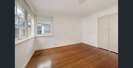 Stylishly Refreshed & Perfectly Positioned - Photo 5