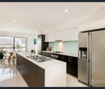 Stunning modern three level townhome is popular area - Photo 5