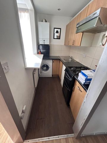 Studio Flat, Leigham Court Road, SW16 - Photo 2