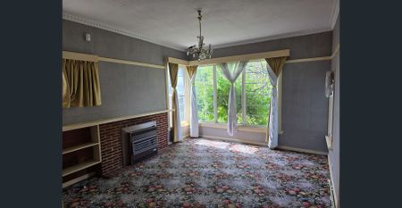 Spacious Home on Large 814m square Land - Fresh Paint & Flexible 3-5 Room Layout - Photo 2