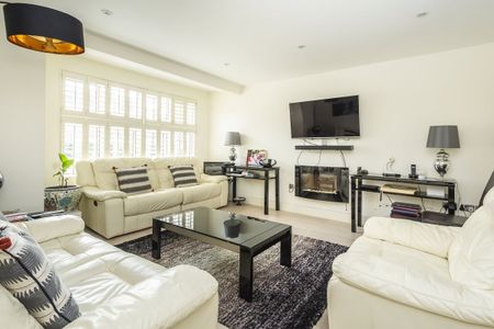 5 bedroom semi-detached house to rent - Photo 2