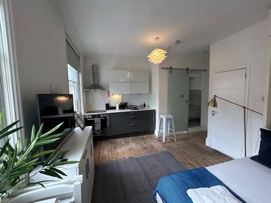 Studio to rent - Photo 1