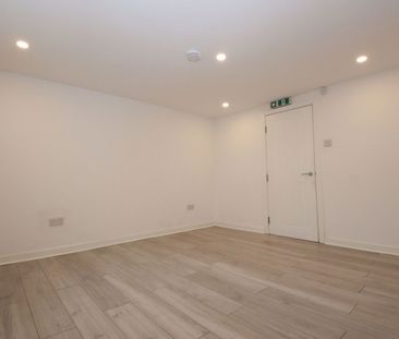 214 Wash Lane, Bury, Greater Manchester, BL9 7DR - Photo 4