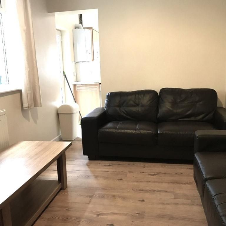 5 bedroom terraced house to rent - Photo 1