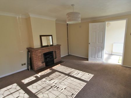 Terraced House to rent on - Photo 2