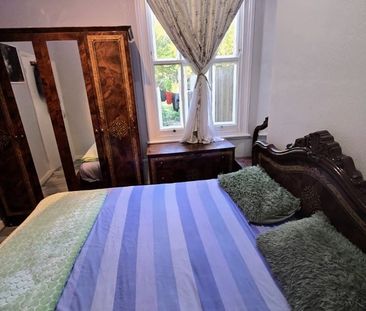 Room in a Shared Flat, Oxenford Street, SE15 - Photo 1