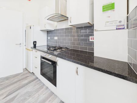 Price £995 pcm - Available Now - Unfurnished - Photo 2