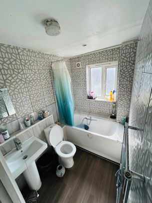 Room in a Shared House, Clifford Road, E16 - Photo 1