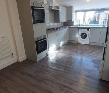 32 (6-BED) Kings Road, Canton, Cardiff, CF11 9DA - Photo 5