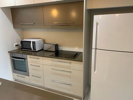 Elevated Inner City Living – Modern 2-Bedroom Furnished Apartment - Photo 5