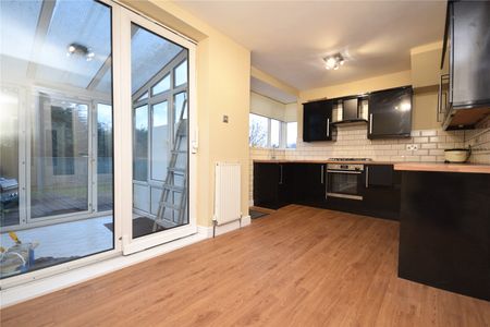 30, Wesley Garth, Leeds, West Yorkshire, LS11 8RF - Photo 2