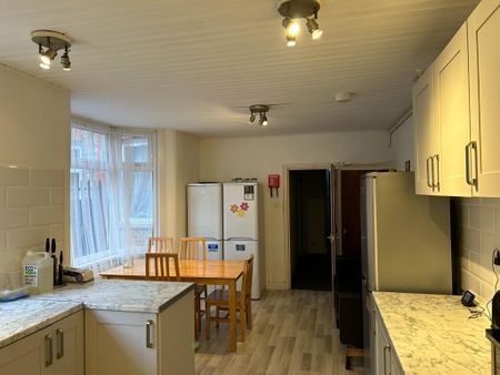 1 bedroom in a house share to rent - Photo 5