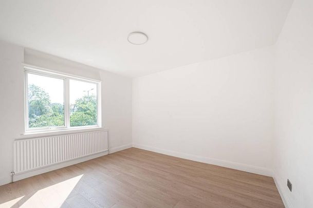 4 bedroom semi-detached house to rent - Photo 1