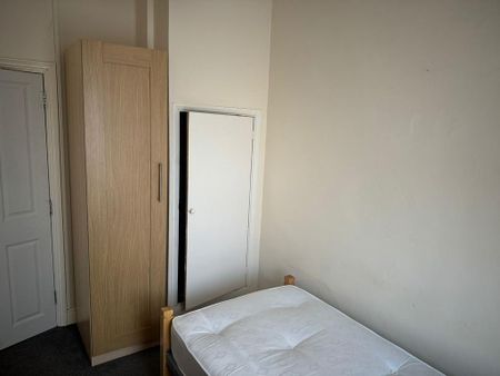 1 bedroom in a house share to rent - Photo 3