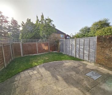 3 bedroom end of terrace house to rent - Photo 3