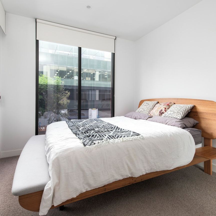 Stylish Fully Furnished 2-Bedroom Apartment in the Heart of the City - Photo 1