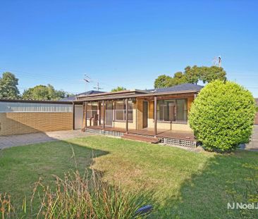8 Cambridge Drive, GLEN WAVERLEY - Photo 3