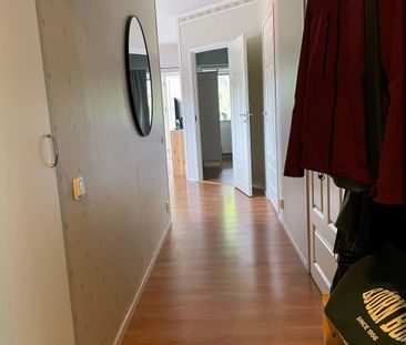 Centralt läge och inglasad balkong - Foto 5