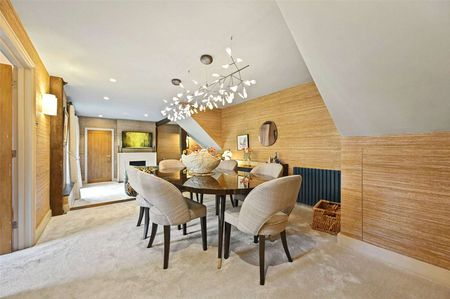 SHORT TERM LET. Stunning grade II listed detached barn in wonderful grounds of about 4 acres. - Photo 3