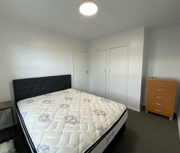 Fully furnished - Close to town on Alexandra Street - Photo 4