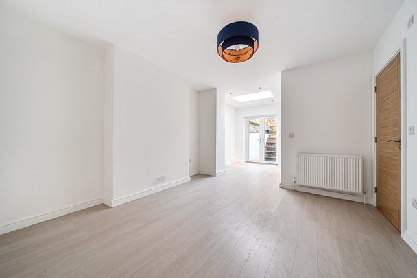 4 bedroom terraced house to rent - Photo 1