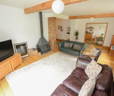 7 bedroom detached house to rent - Photo 2