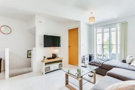 2 bedroom semi-detached house to rent - Photo 2