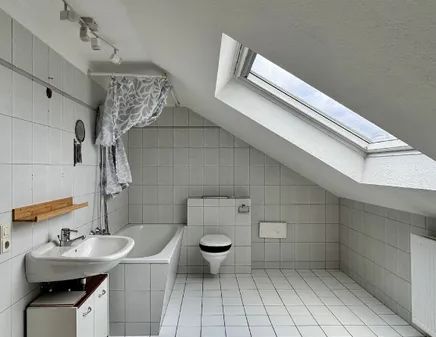 Haan Zentrum - Fußgängerzone! Großzügige Dachgeschosswohnung mit 2,5 Zimmern! - Photo 1