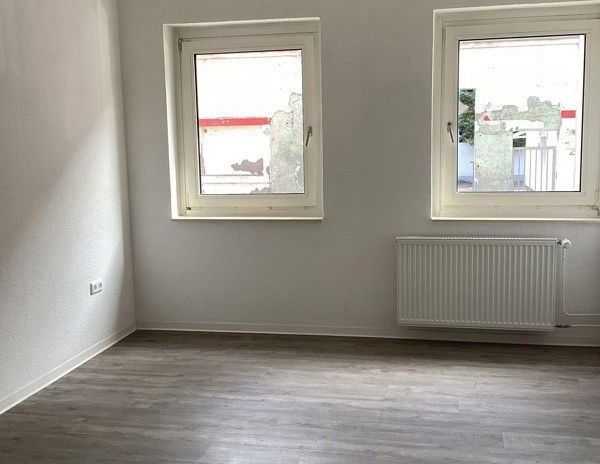 Perfekt für uns: 2 renovierte Zimmer mit Balkon in verkehrsarmer Wohnlage - Photo 1