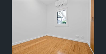 Recently Renovated Apartment In The Heart Of Kew - Photo 2