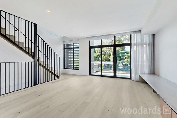 Unrivalled Luxury and Contemporary Elegance with this Brand-New 3-bedroom Architecturally Designed Townhouse. - Photo 1