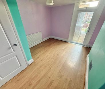 2 bedroom maisonette to rent - Photo 2