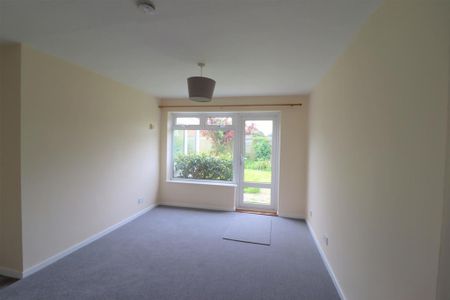 3 bedroom detached house to rent - Photo 2