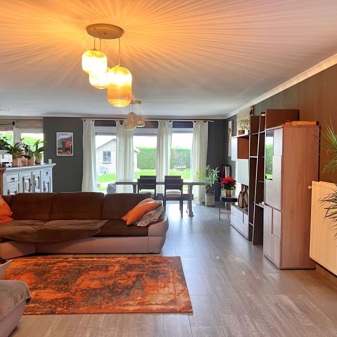 Woning met 3 slaapkamers, tuin en garage. - Photo 1