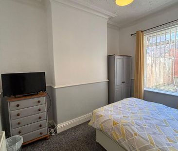 4 bedroom house of multiple occupation to rent - Photo 6