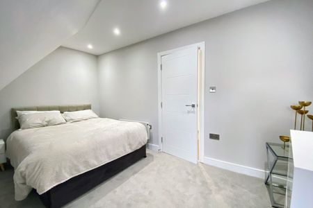 Moulsham Street - Photo 2