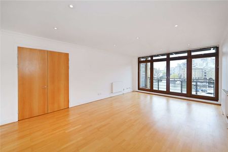 A two bedroom, unfurnished, apartment situated on the 3rd floor of this prestigious development located in the heart of St Katharine Docks. - Photo 2