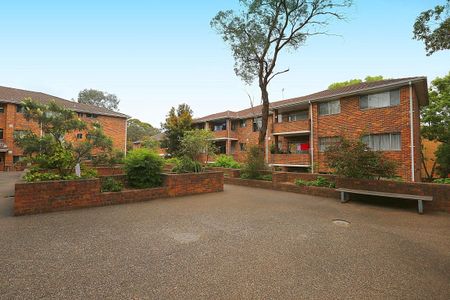 Short Term Lease - Immaculate One Bedroom Unit - Photo 2