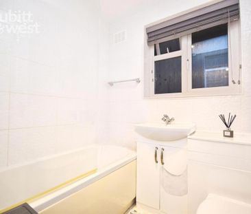 1 bedroom in a flat share to rent - Photo 5