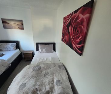 3 Bed Semi-Detached House, Manchester, M11 - Photo 5