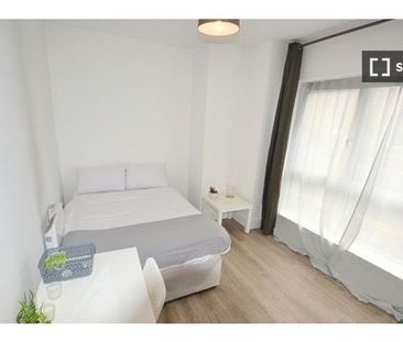 Room for rent in 4-bedroom apartment in Drimnagh, Dublin - Photo 6