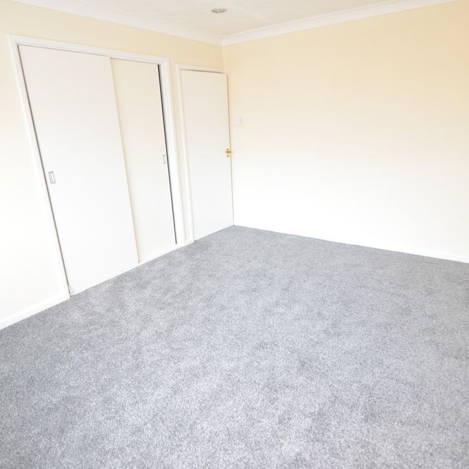 To Let 2 Bed Apartment - Photo 1