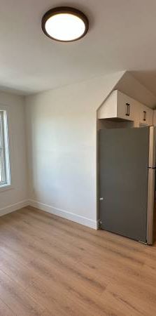 Coach House on Farmland - Photo 1