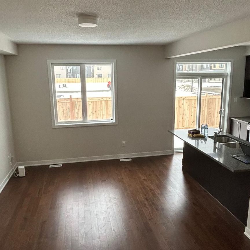 For Lease - 527 Galanthus Walk, Kanata, Ontario - Photo 1