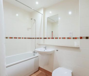 2 bedroom retirement property to rent - Photo 2