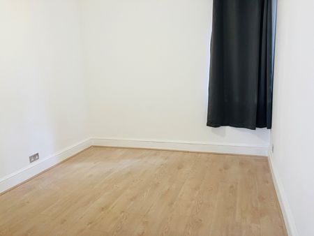 3 Bed Flat, Hockley Avenue, E6 - Photo 5