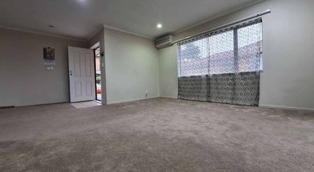 Large Family home with two viewing decks - Photo 2