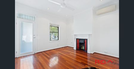 Charming 2 bedroom semi - Photo 5