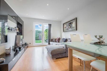 2 bedroom end of terrace house to rent - Photo 2