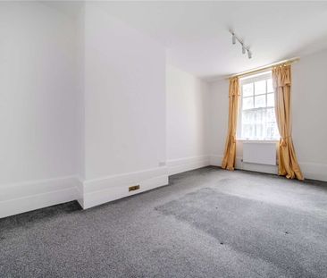 First floor period apartment in the city centre - Please Note: No P... - Photo 6